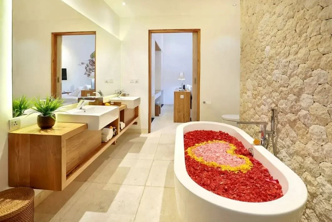 1BR Honeymoon Villa with Ocean View and Private Pool in Jimbaran — image 13