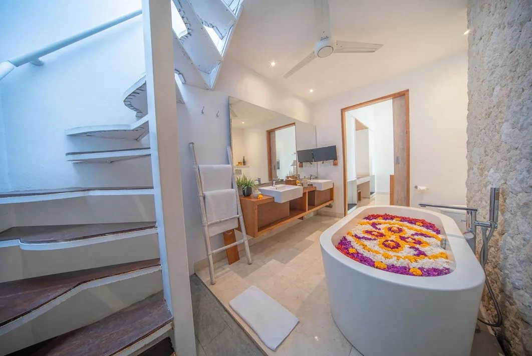 1BR Honeymoon Villa with Ocean View and Private Pool in Jimbaran — image 8