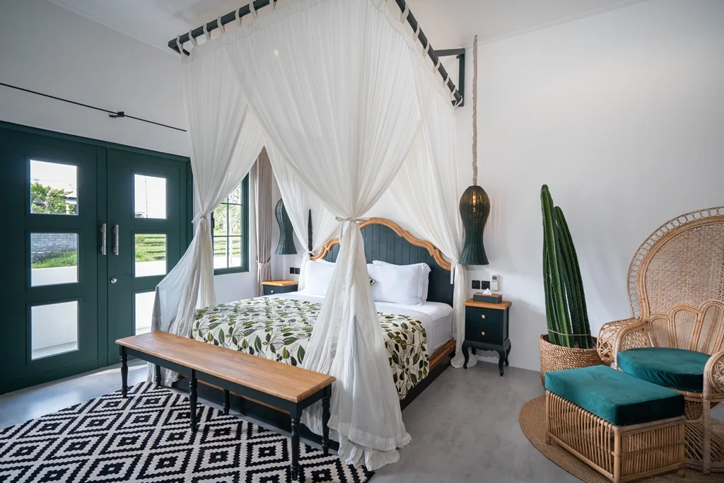 4BR Luxury Tropical Villa with Private Pool in Berawa, Canggu — image 19