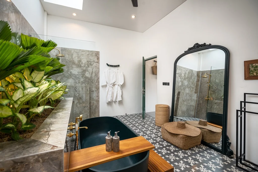 4BR Luxury Tropical Villa with Private Pool in Berawa, Canggu — image 15