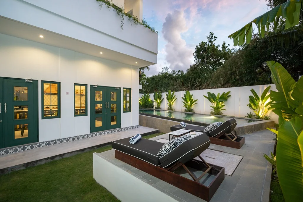 4BR Luxury Tropical Villa with Private Pool in Berawa, Canggu — image 7