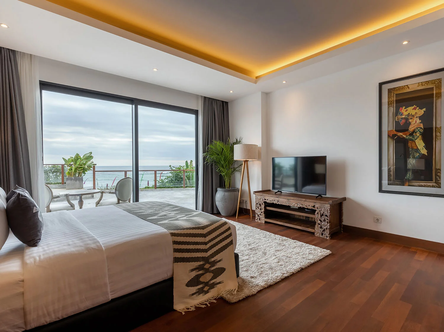 6BR Seafront Luxury Villa with Ocean View in Tanah Lot — image 12