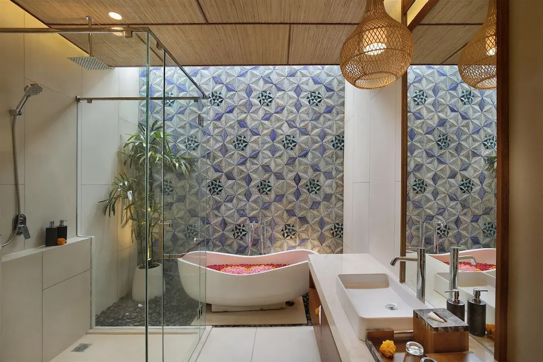 Romantic 1–2BR Villa with Private Pool & Bathtub in Sanur — image 12