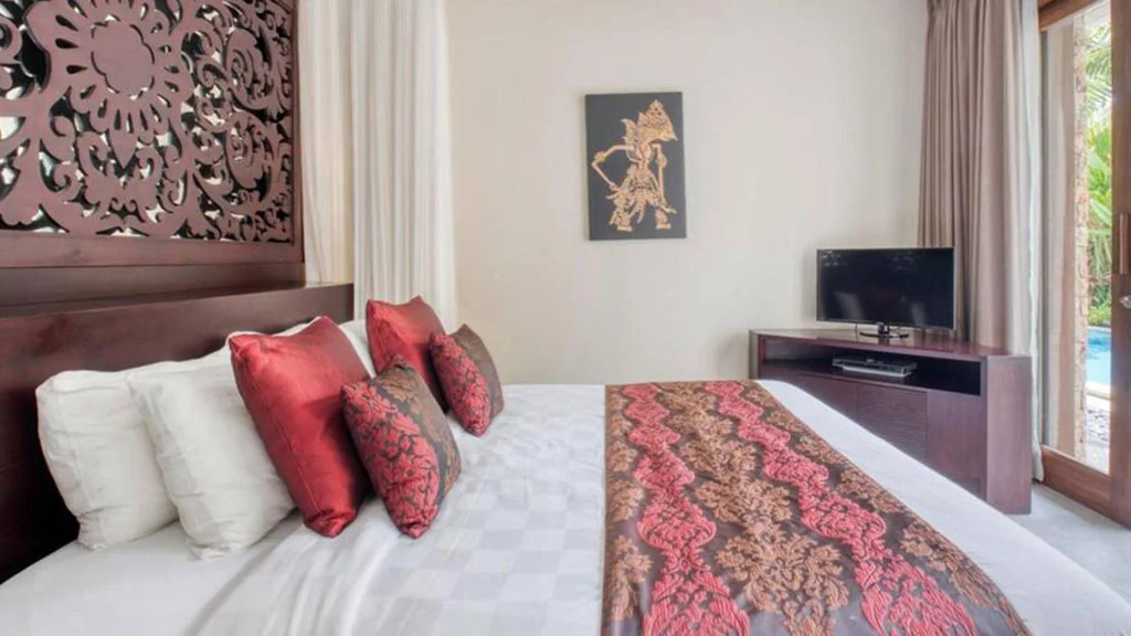 Beachfront 4-Bedroom Villa with Infinity Pool in Sanur – Direct Beach Access — image 8