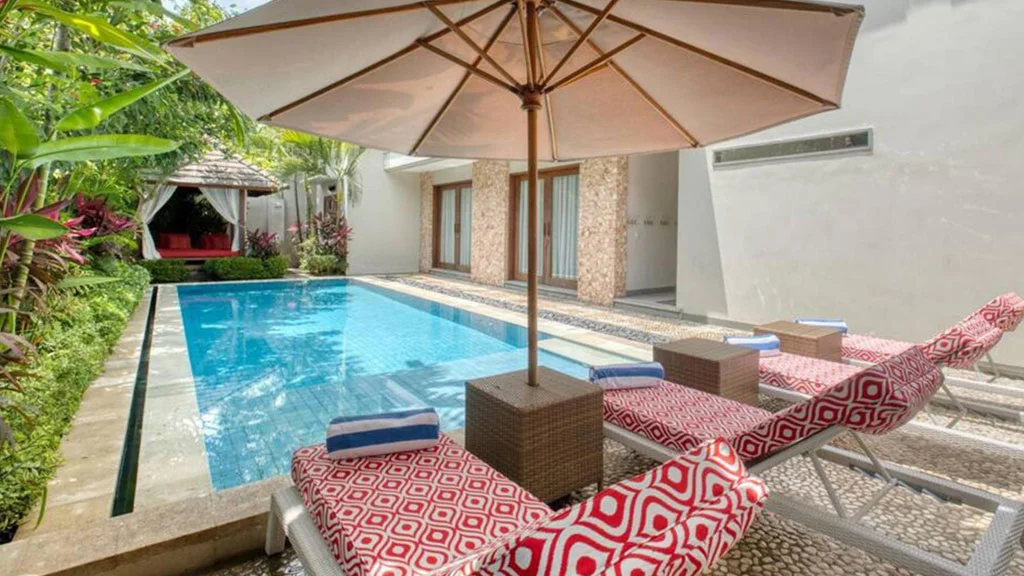 Beachfront 4-Bedroom Villa with Infinity Pool in Sanur – Direct Beach Access — image 3