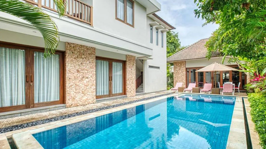Beachfront 4-Bedroom Villa with Infinity Pool in Sanur – Direct Beach Access — image 5