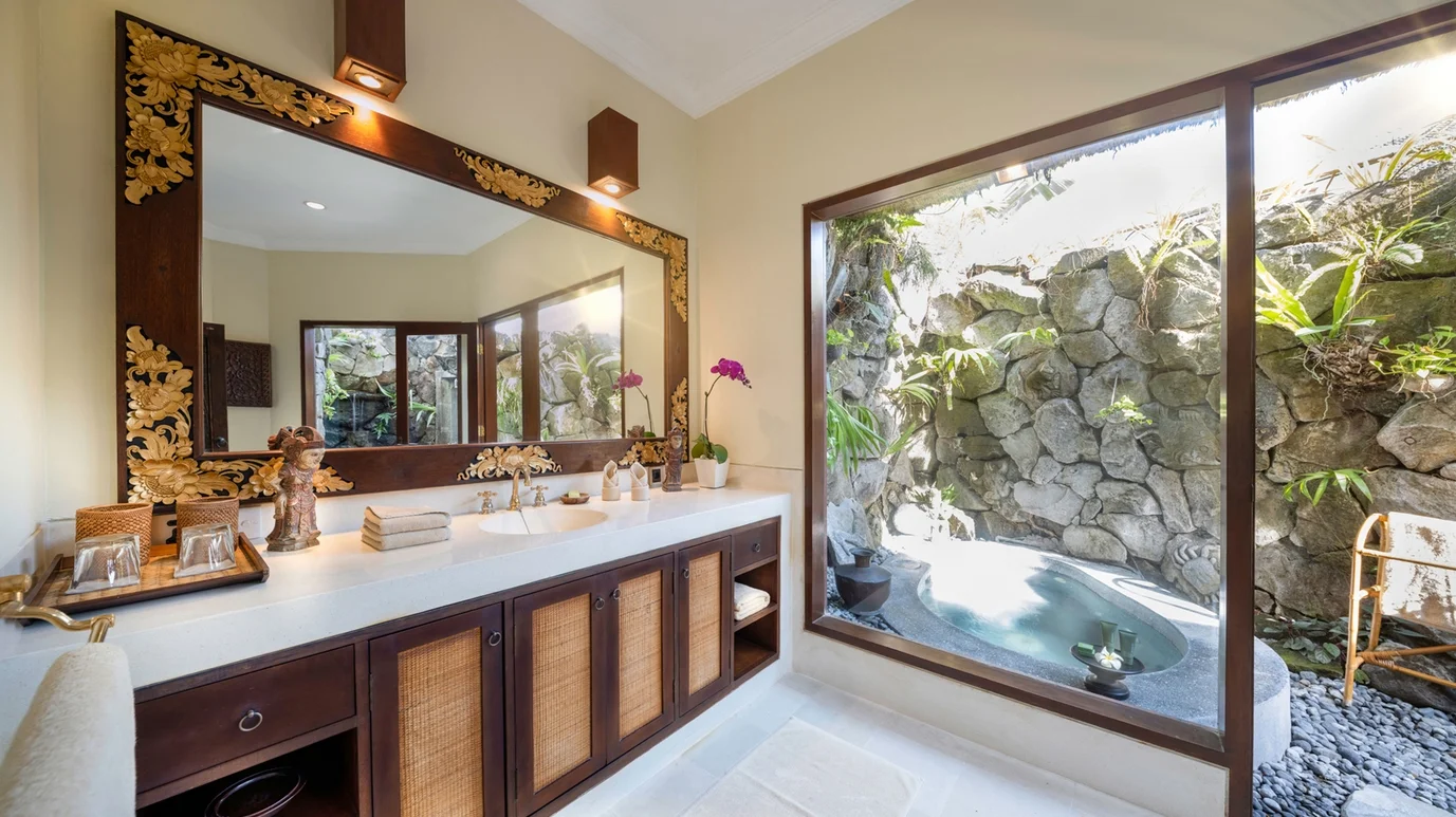 Beachfront 5 Bedroom Villa with Direct Ocean Access in Sanur – BVI1130 — image 18