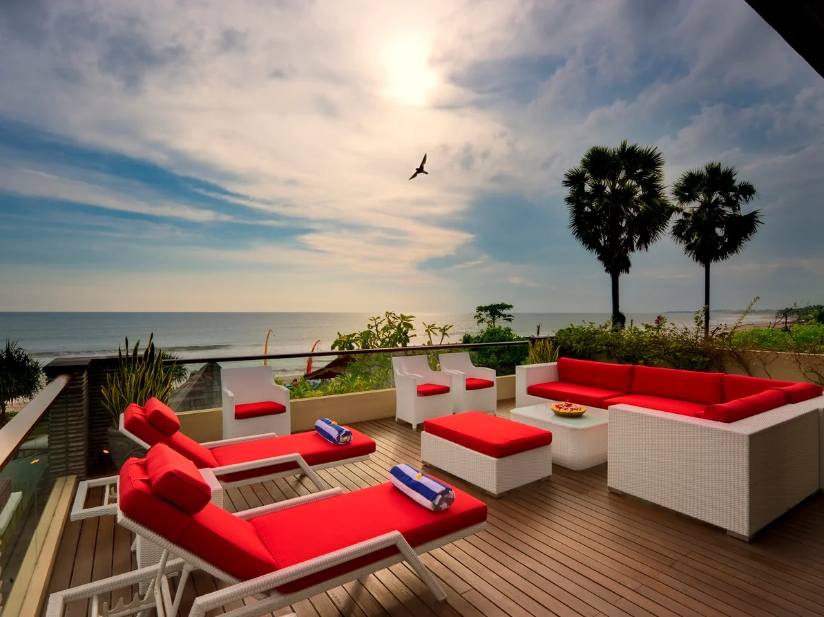 Beachfront 5BR Luxury Villa in Batubelig – Ocean Views and Rooftop Terrace – BVI2305 — image 17