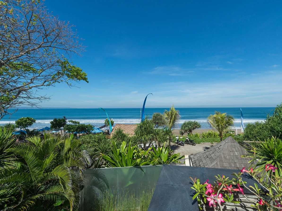 Beachfront 5BR Luxury Villa in Batubelig – Ocean Views and Rooftop Terrace – BVI2305 — image 6
