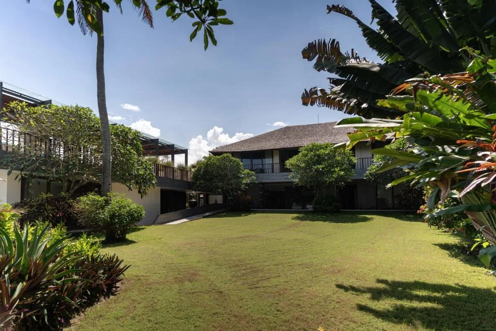 Beachfront 4-Bedroom Escape in Cemagi Canggu – Private Pool Villa by the Beach — image 10