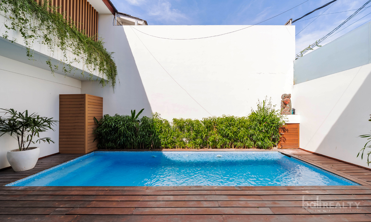 Contemporary Three-Bedroom Villa in Strategic Berawa, Minutes from the Beach – 2990
