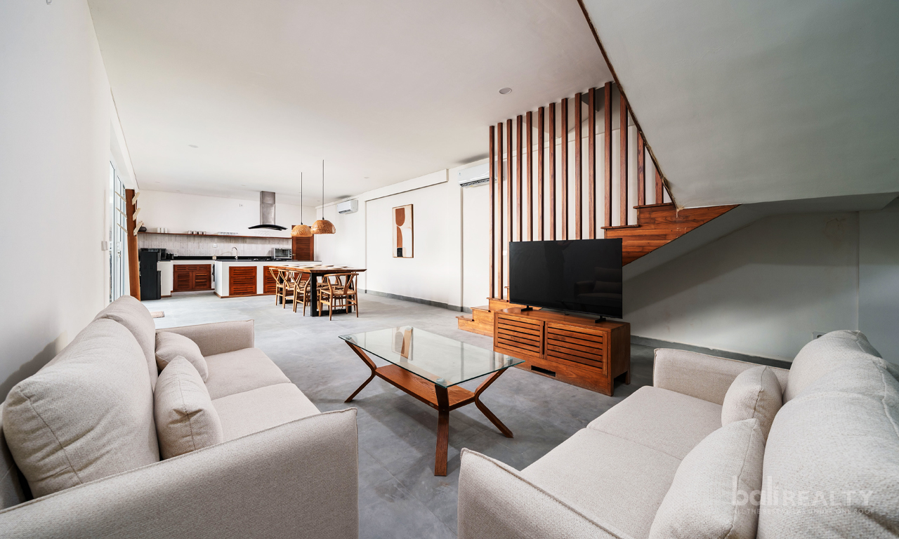 Contemporary Three-Bedroom Villa in Strategic Berawa, Minutes from the Beach 2990 — image 1