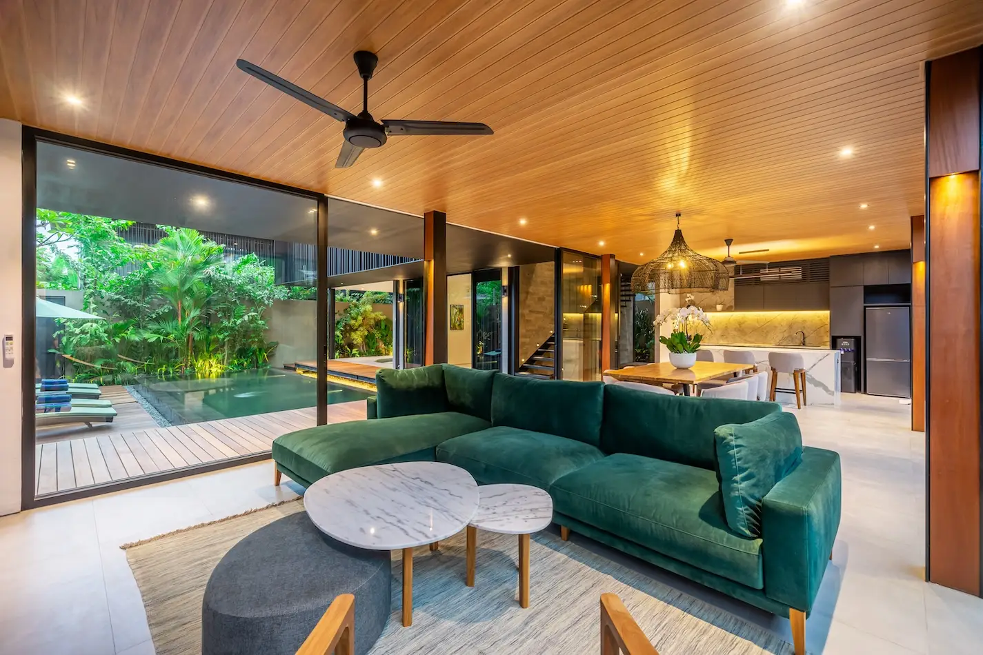 THE CONTINENTAL 2 — 4BR Villa Rental in Seminyak — image 3