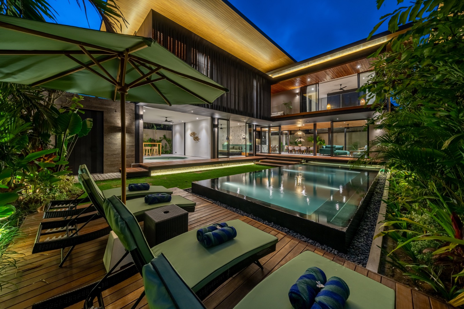 VILLA BLUE — 6BR Villa Rental in Seminyak — image 1