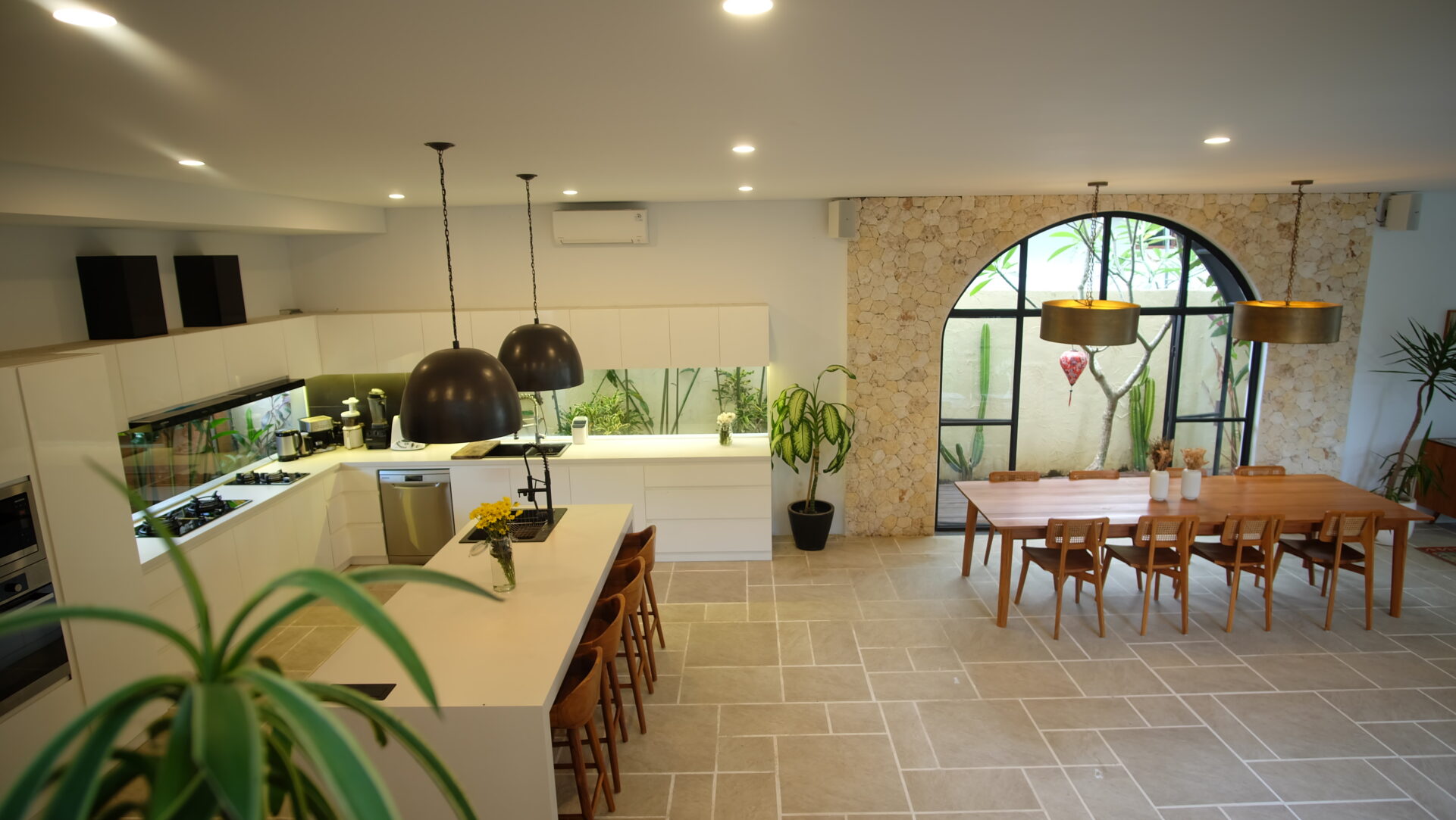 Spacious family villa near the beach — image 7