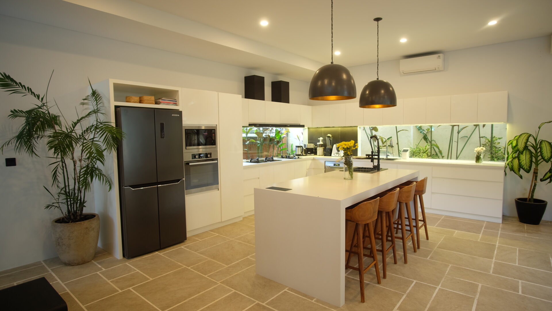 Spacious family villa near the beach — image 6