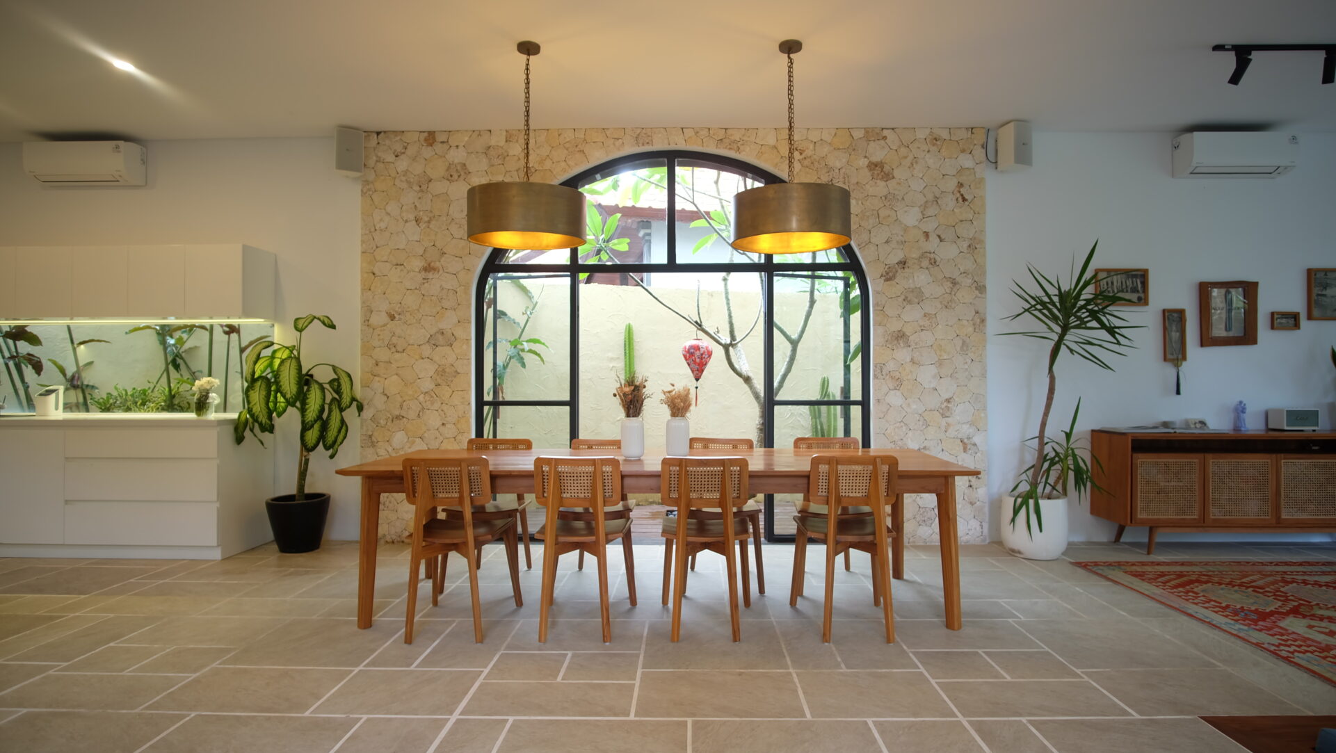 Spacious family villa near the beach — image 8