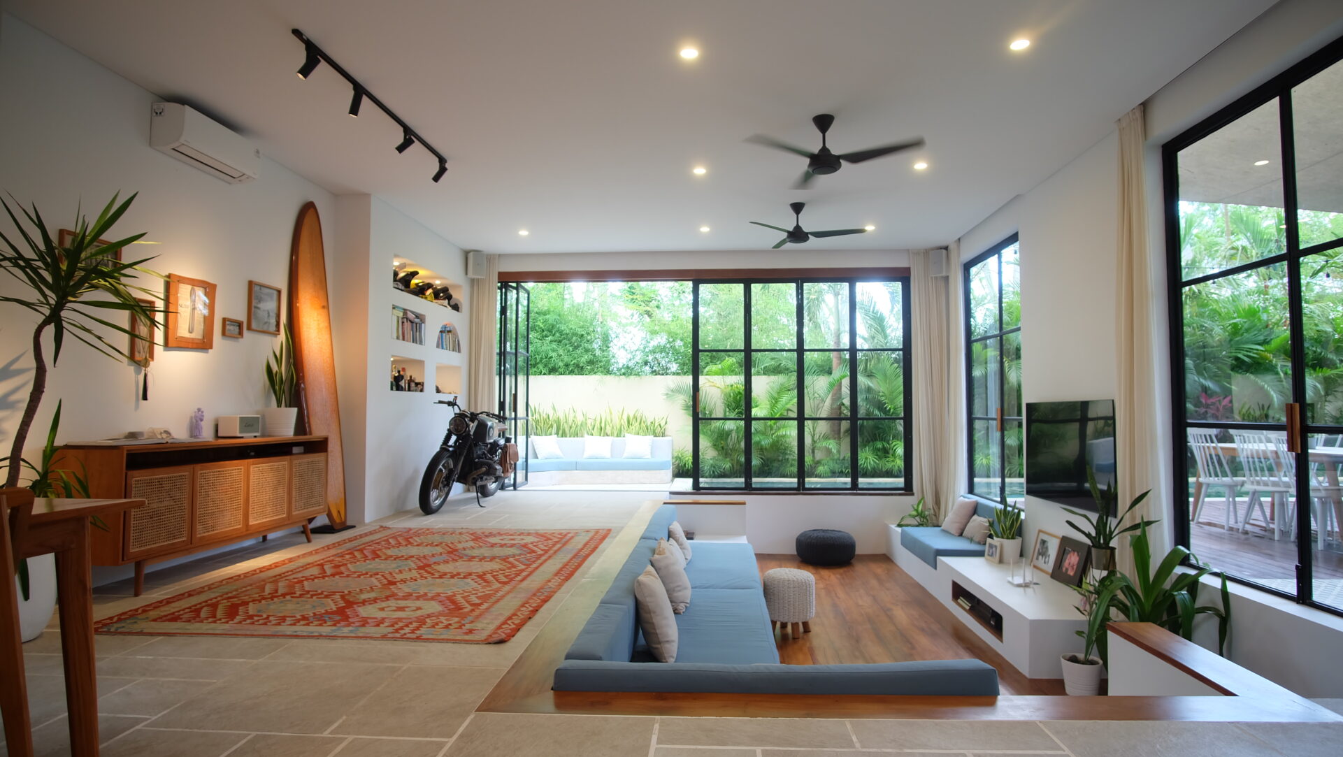 Spacious family villa near the beach — image 10