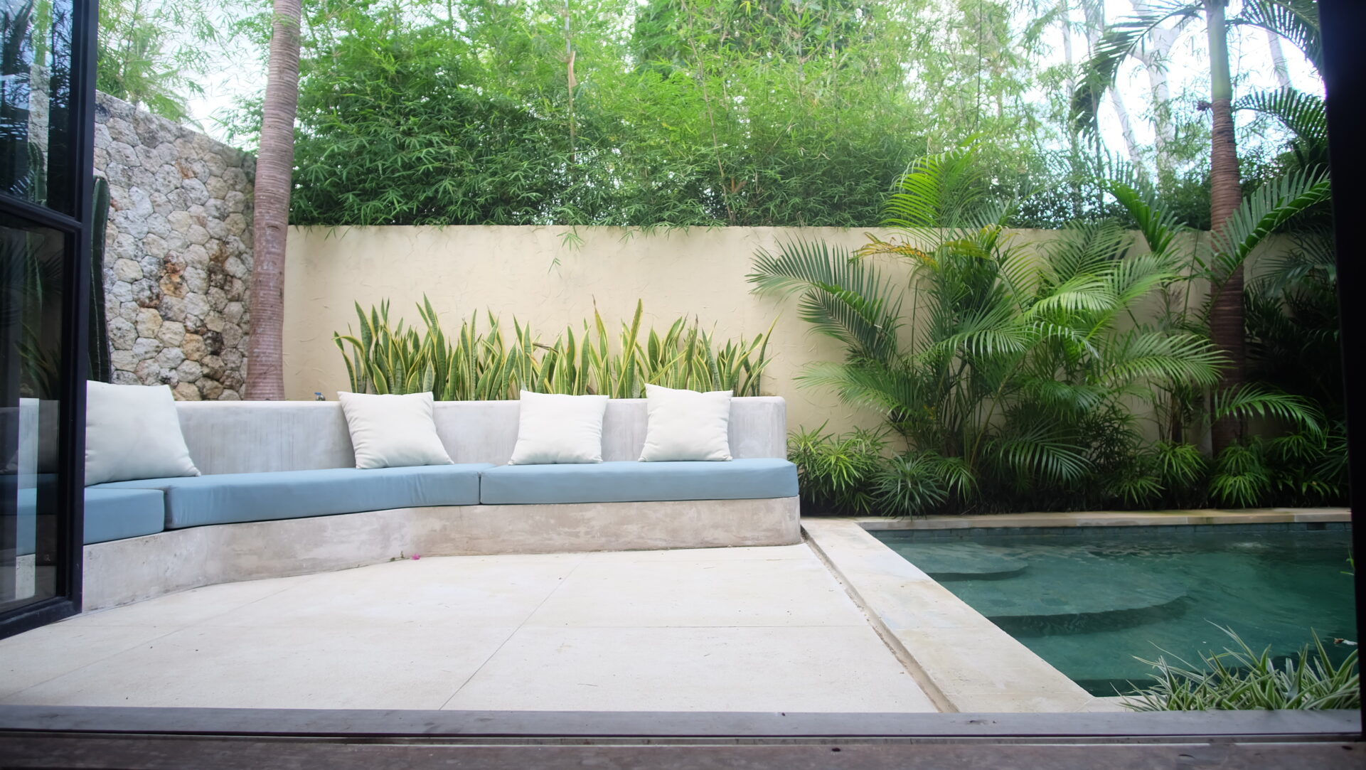 Spacious family villa near the beach — image 12