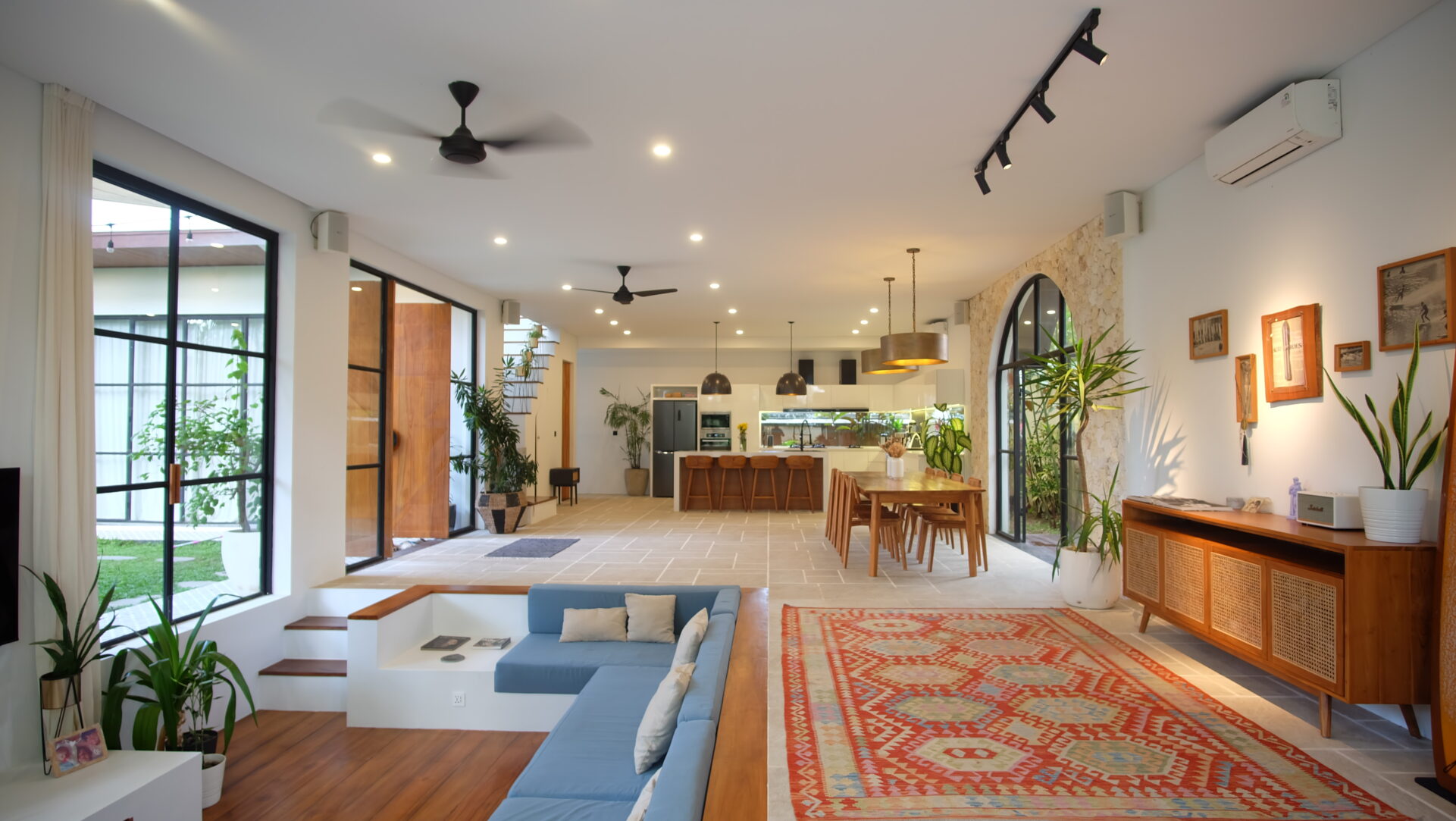 Spacious family villa near the beach — image 9