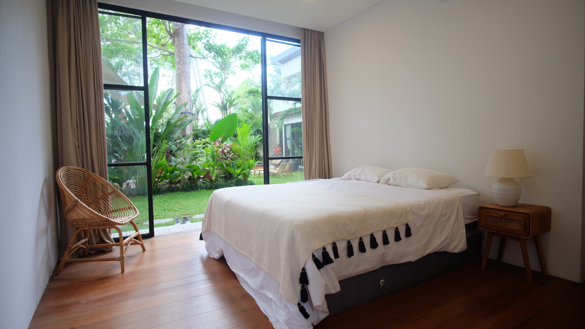 Spacious family villa near the beach — image 17