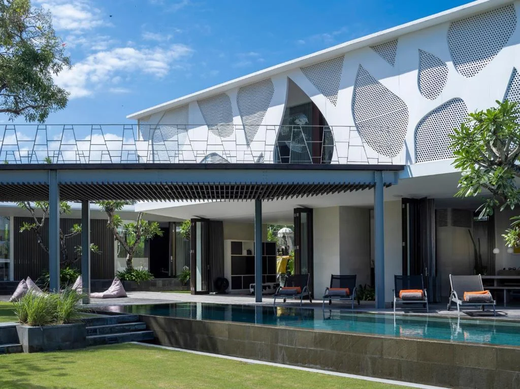 Designer 4BR Villa in Central Seminyak – 25m Pool, Chef, Gym & Artful Architecture – BVI1797
