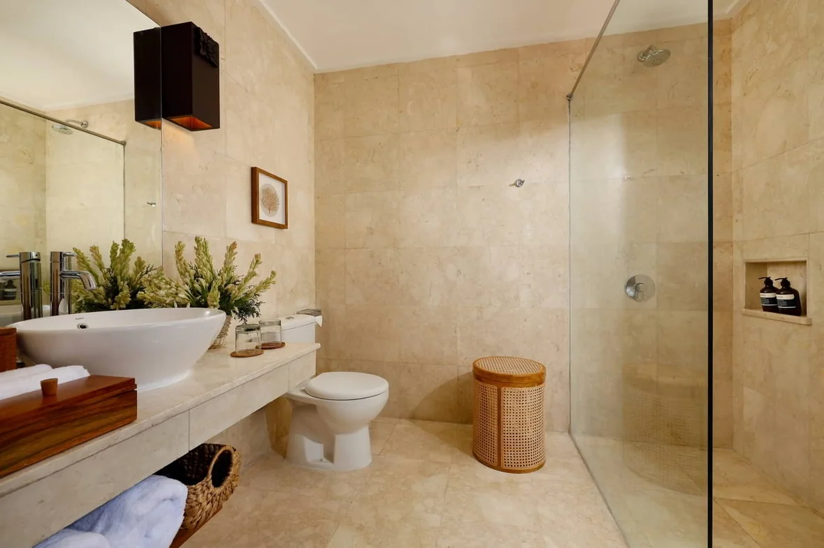 Elegant 3-Bedroom Villa with Private Pool & Garden in Jimbaran, Bali — image 10