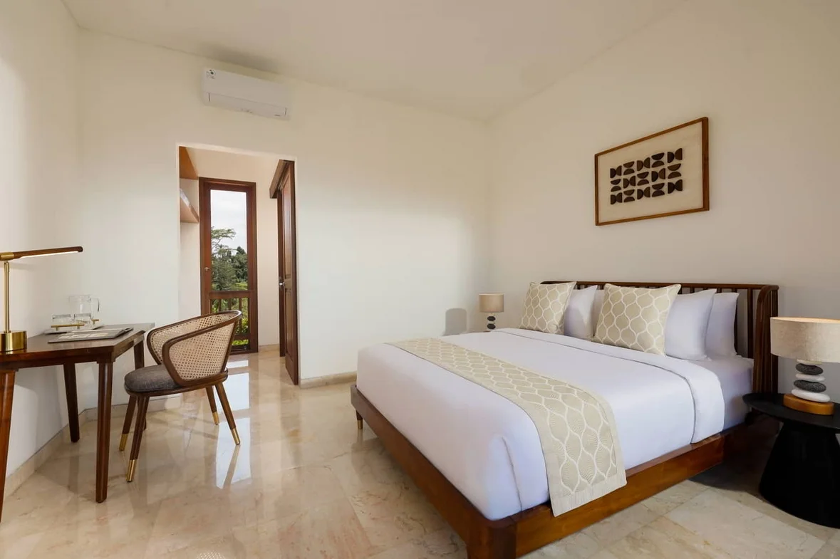 Elegant 3-Bedroom Villa with Private Pool & Garden in Jimbaran, Bali — image 9