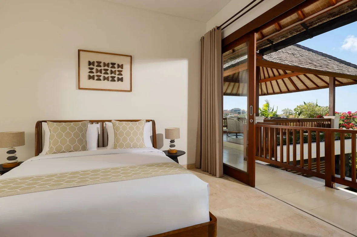 Elegant 3-Bedroom Villa with Private Pool & Garden in Jimbaran, Bali — image 8