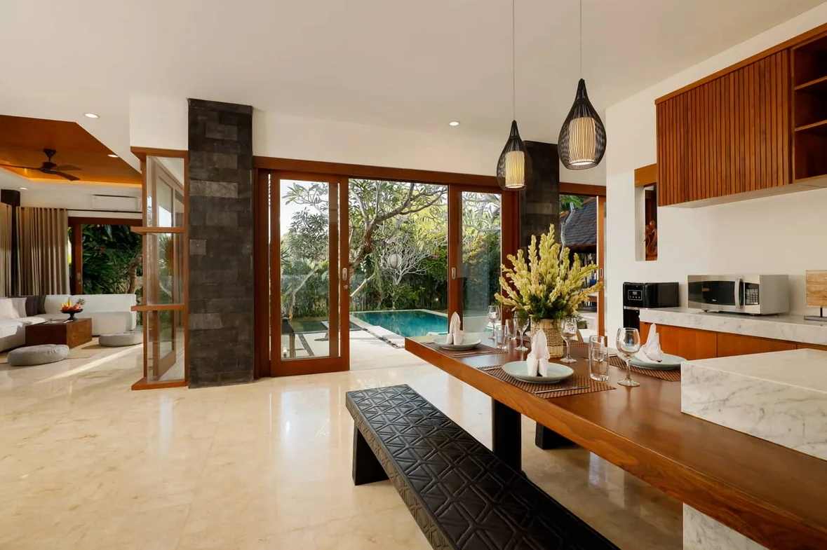 Elegant 3-Bedroom Villa with Private Pool & Garden in Jimbaran, Bali — image 7