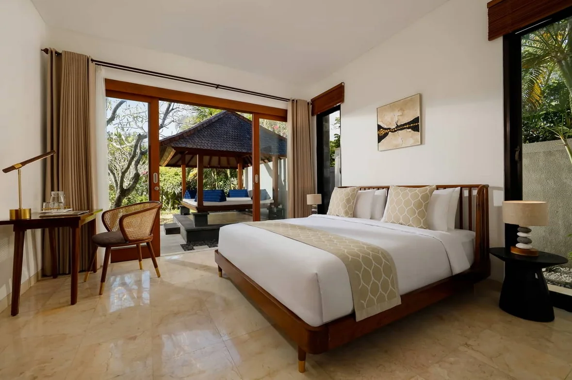 Elegant 3-Bedroom Villa with Private Pool & Garden in Jimbaran, Bali — image 6