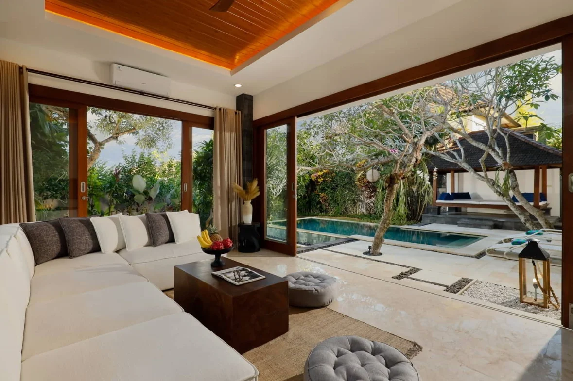 Elegant 3-Bedroom Villa with Private Pool & Garden in Jimbaran, Bali — image 3