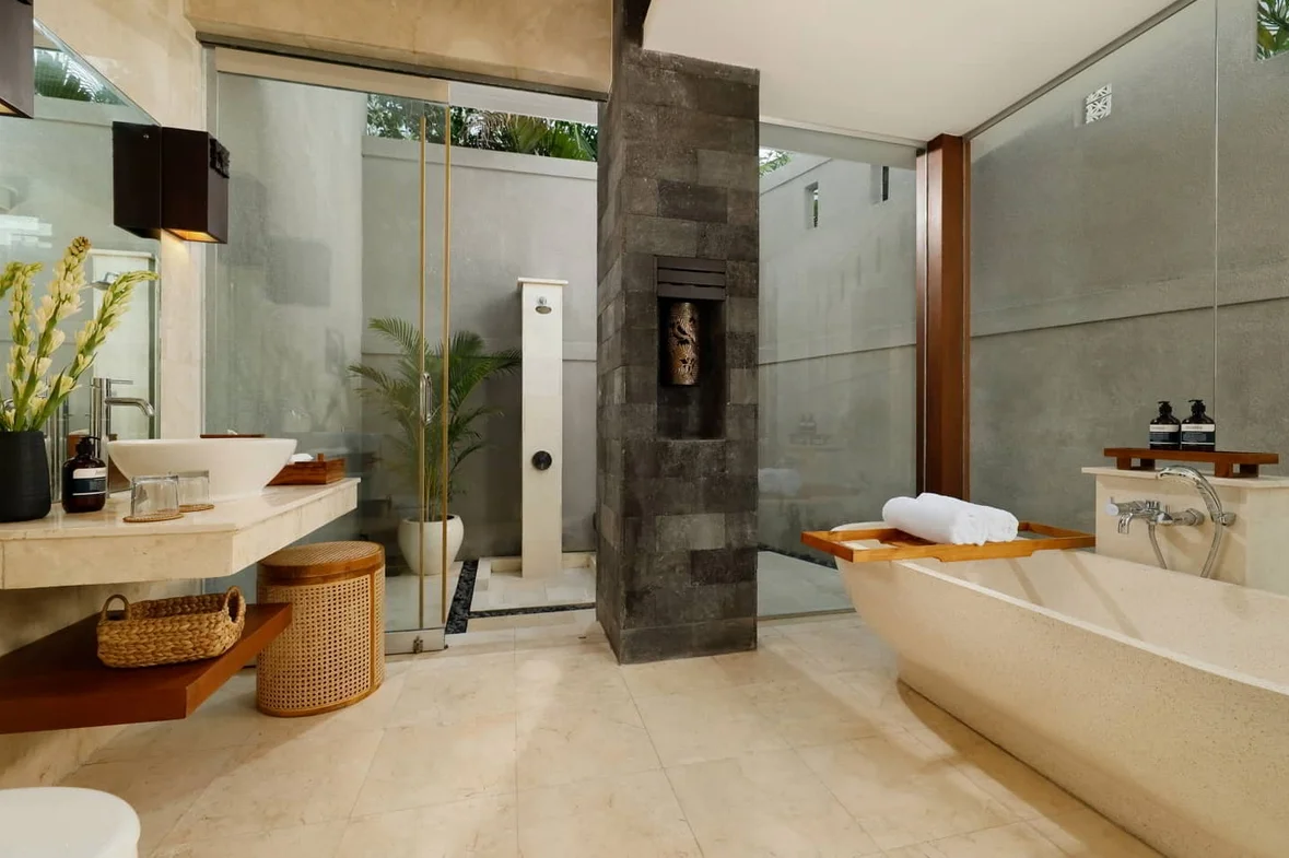 Elegant 3-Bedroom Villa with Private Pool & Garden in Jimbaran, Bali — image 16