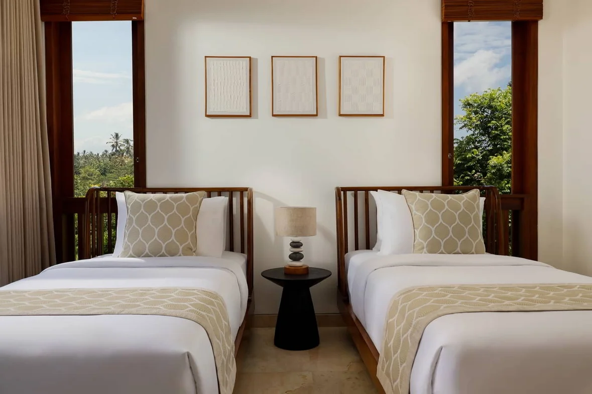 Elegant 3-Bedroom Villa with Private Pool & Garden in Jimbaran, Bali — image 15