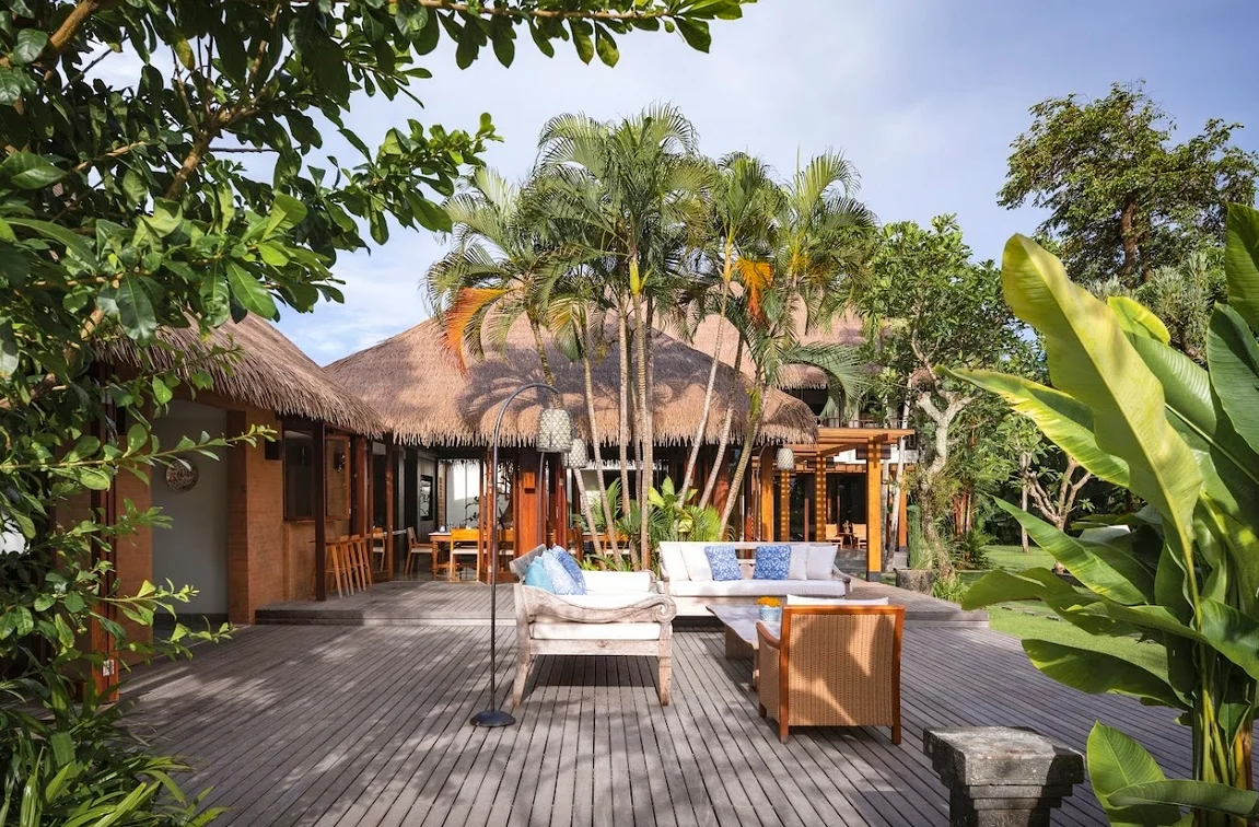 Elegant 5-Bedroom Villa with Rice Field View in Seseh, Canggu — image 6