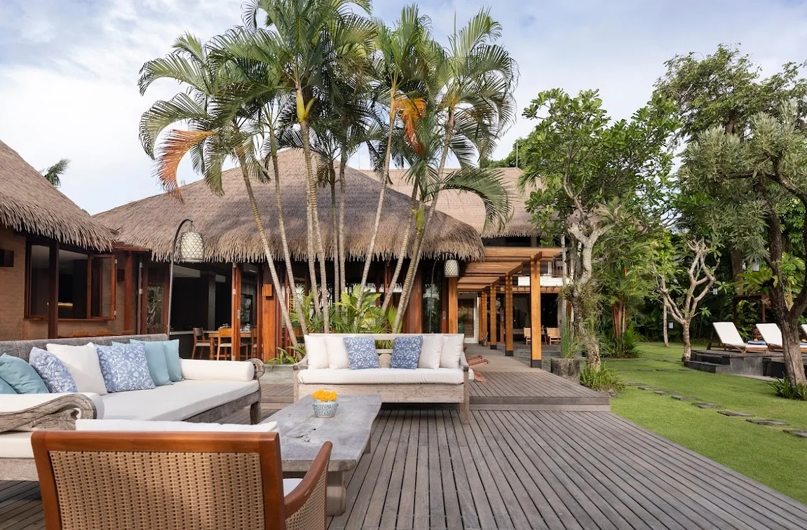 Elegant 5-Bedroom Villa with Rice Field View in Seseh, Canggu — image 5