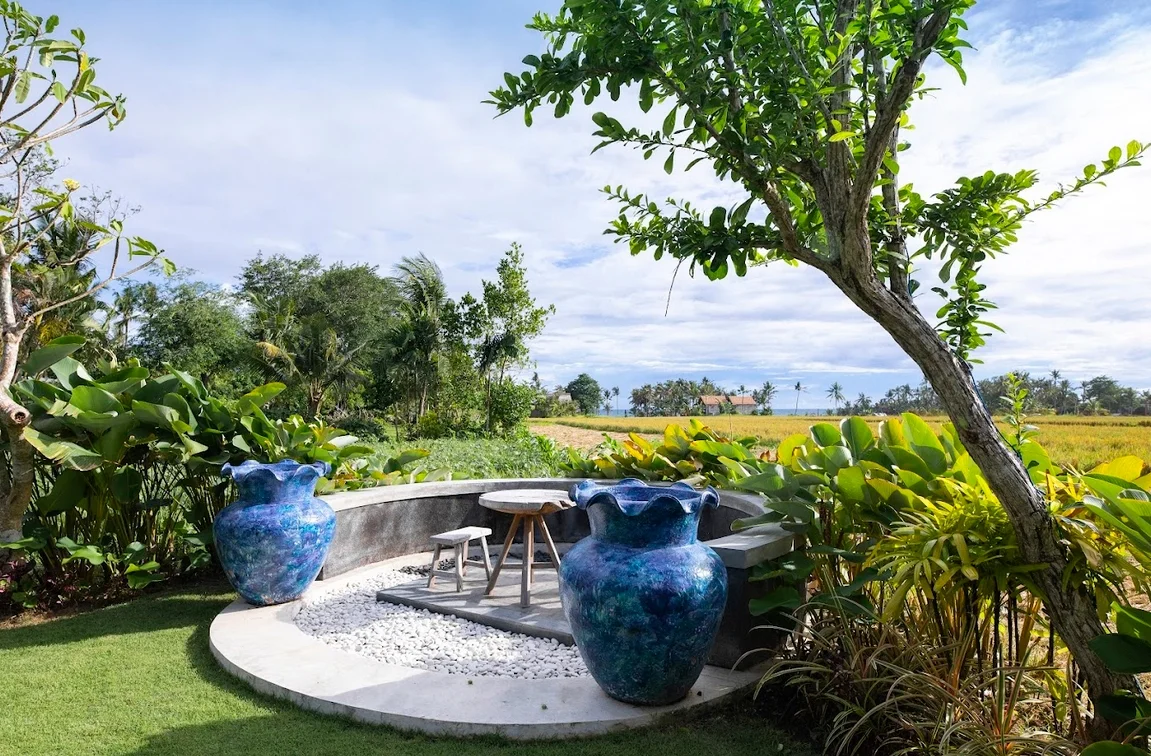 Elegant 5-Bedroom Villa with Rice Field View in Seseh, Canggu — image 9
