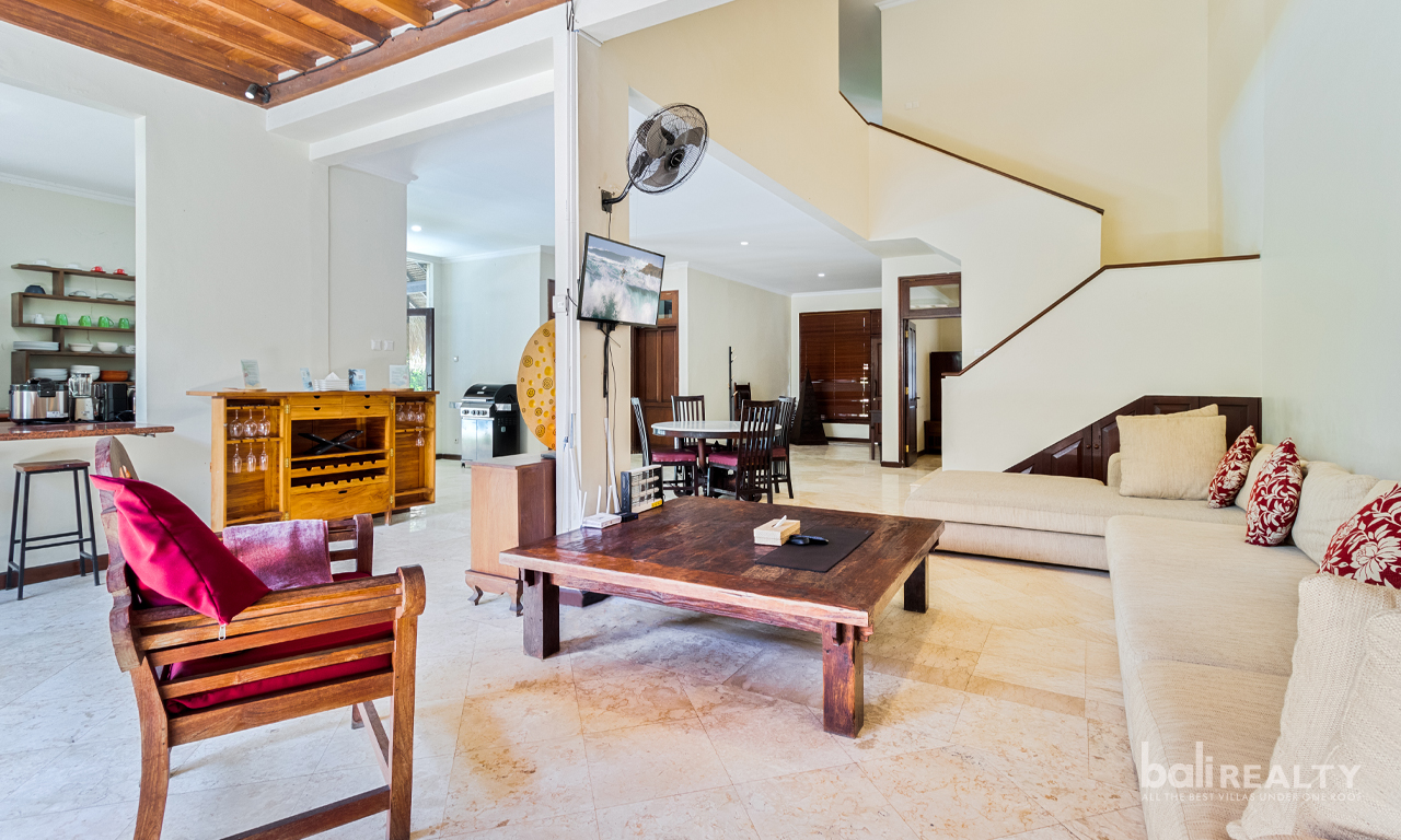 Rarely Available: Freehold Villa in Central Kuta – 3009 — image 6