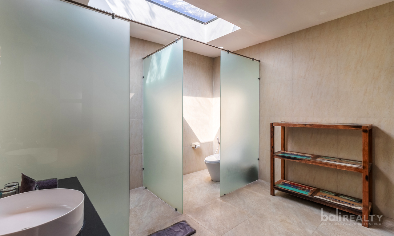 Investment-Ready Three-Bedroom Villa in Central Legian, Near Double Six Beach 2969 — image 10