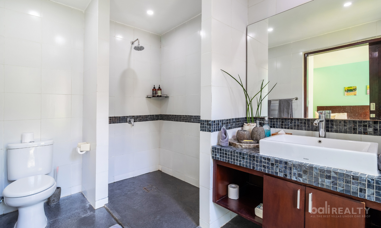 Investment-Ready Three-Bedroom Villa in Central Legian, Near Double Six Beach 2969 — image 5