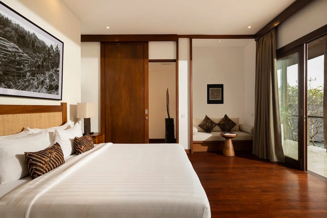 Luxurious 3BR Modern Villa in Prime Berawa, Canggu — image 11