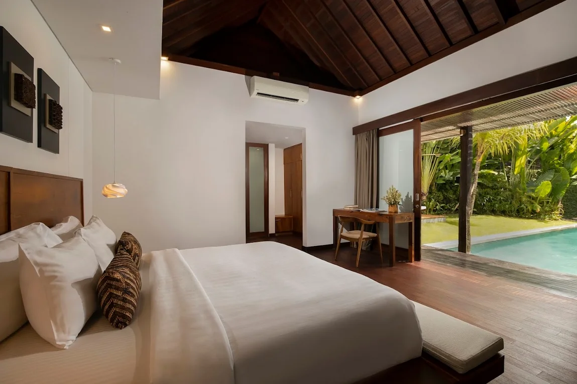Luxurious 3BR Modern Villa in Prime Berawa, Canggu — image 13