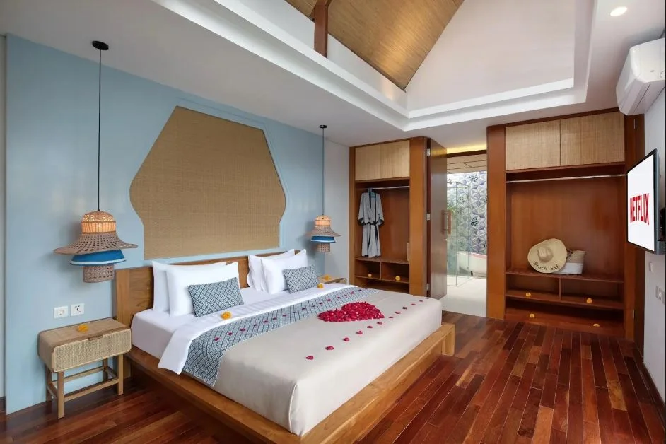 Romantic 1–2BR Villa with Private Pool & Bathtub in Sanur — image 3