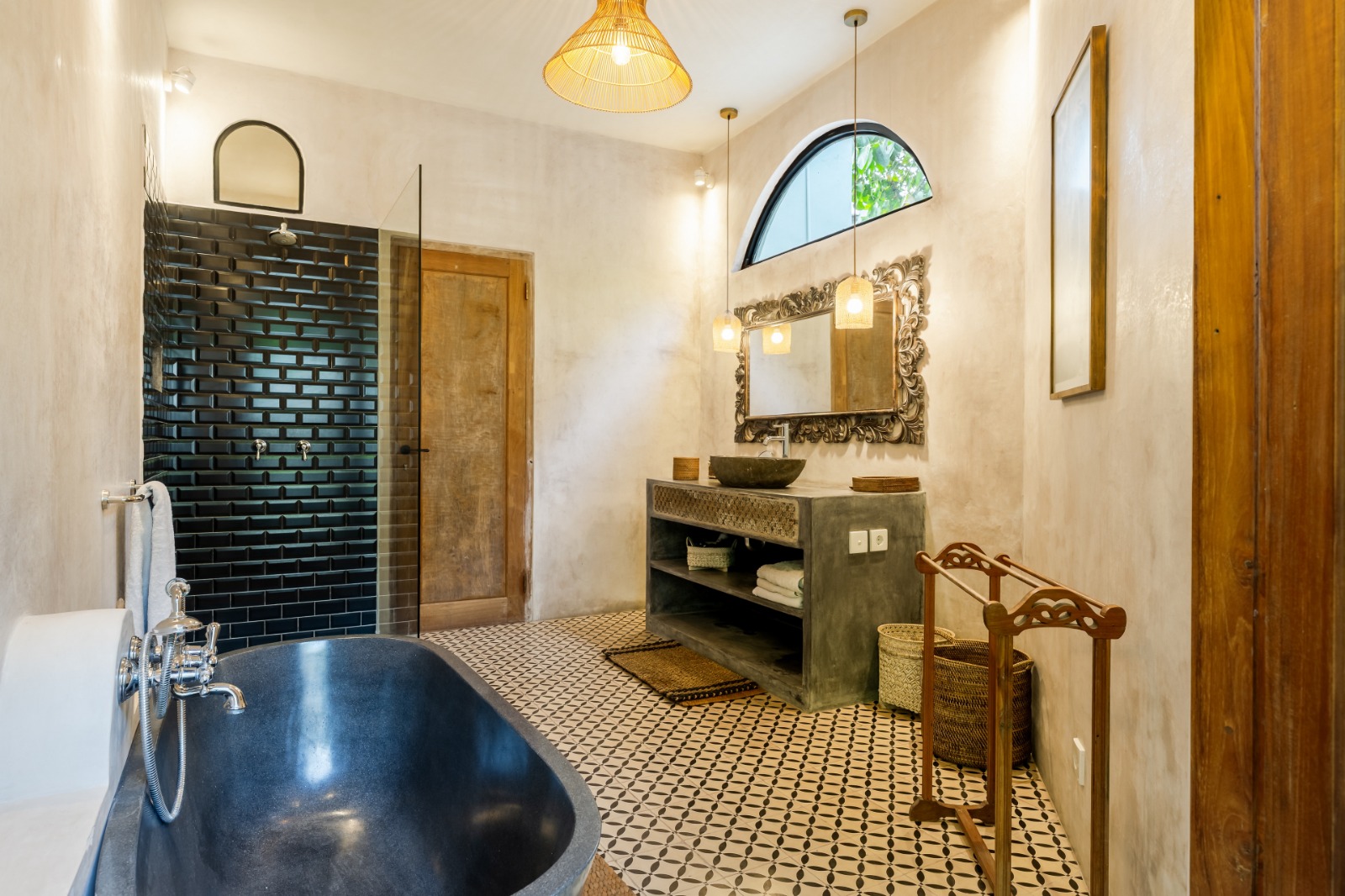 Mediterranean-Inspired 4-Bedroom Villa for Yearly Rent in Umalas — image 19