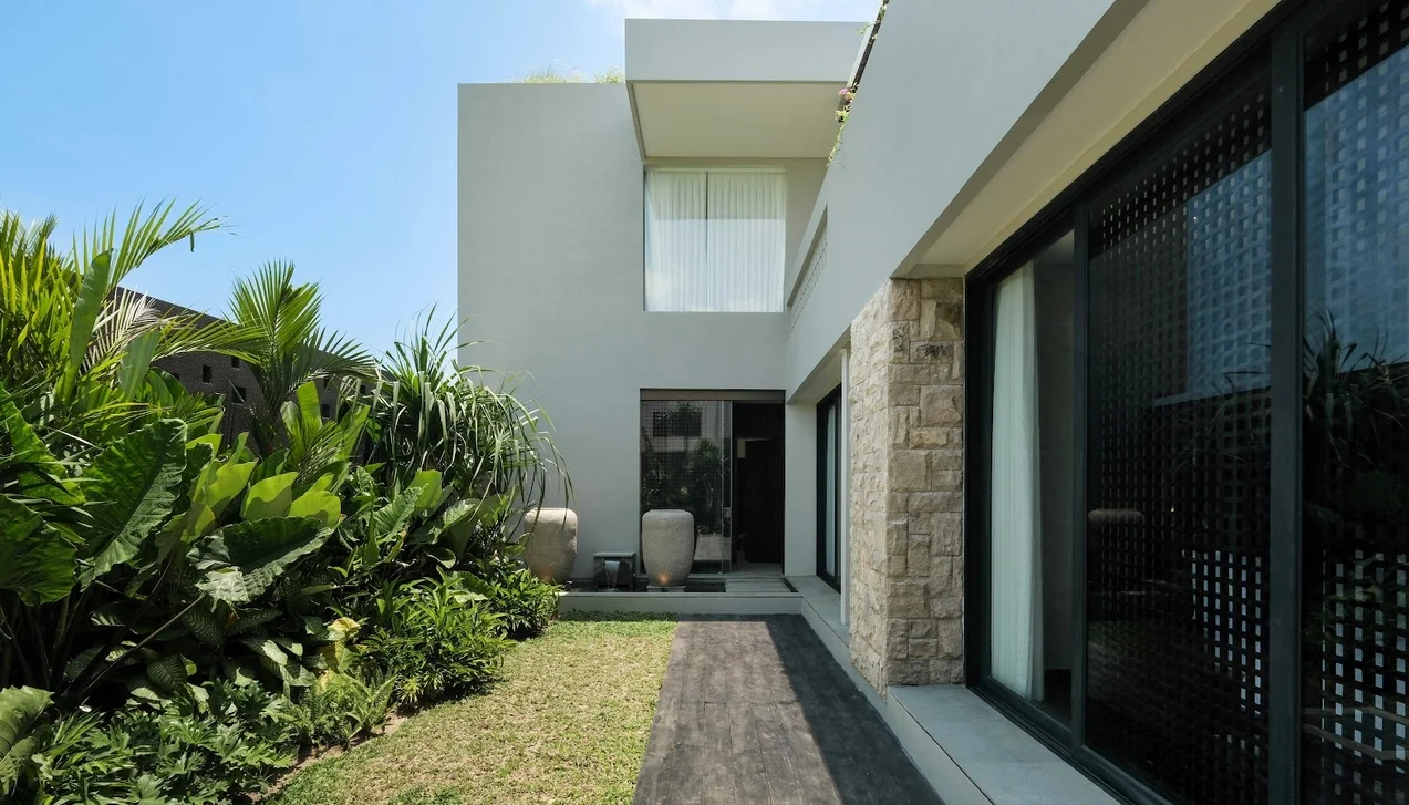 3-Bedroom Villa with Rooftop Pool in Pererenan Canggu – Modern Villa — image 16