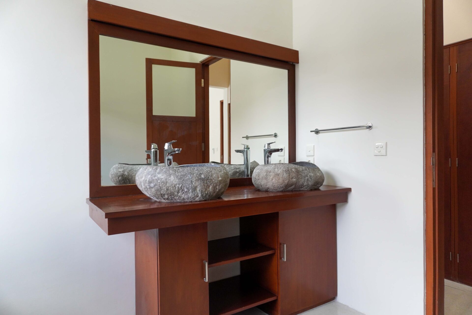 Modern 3 bedroom villa in Central Seminyak — image 15