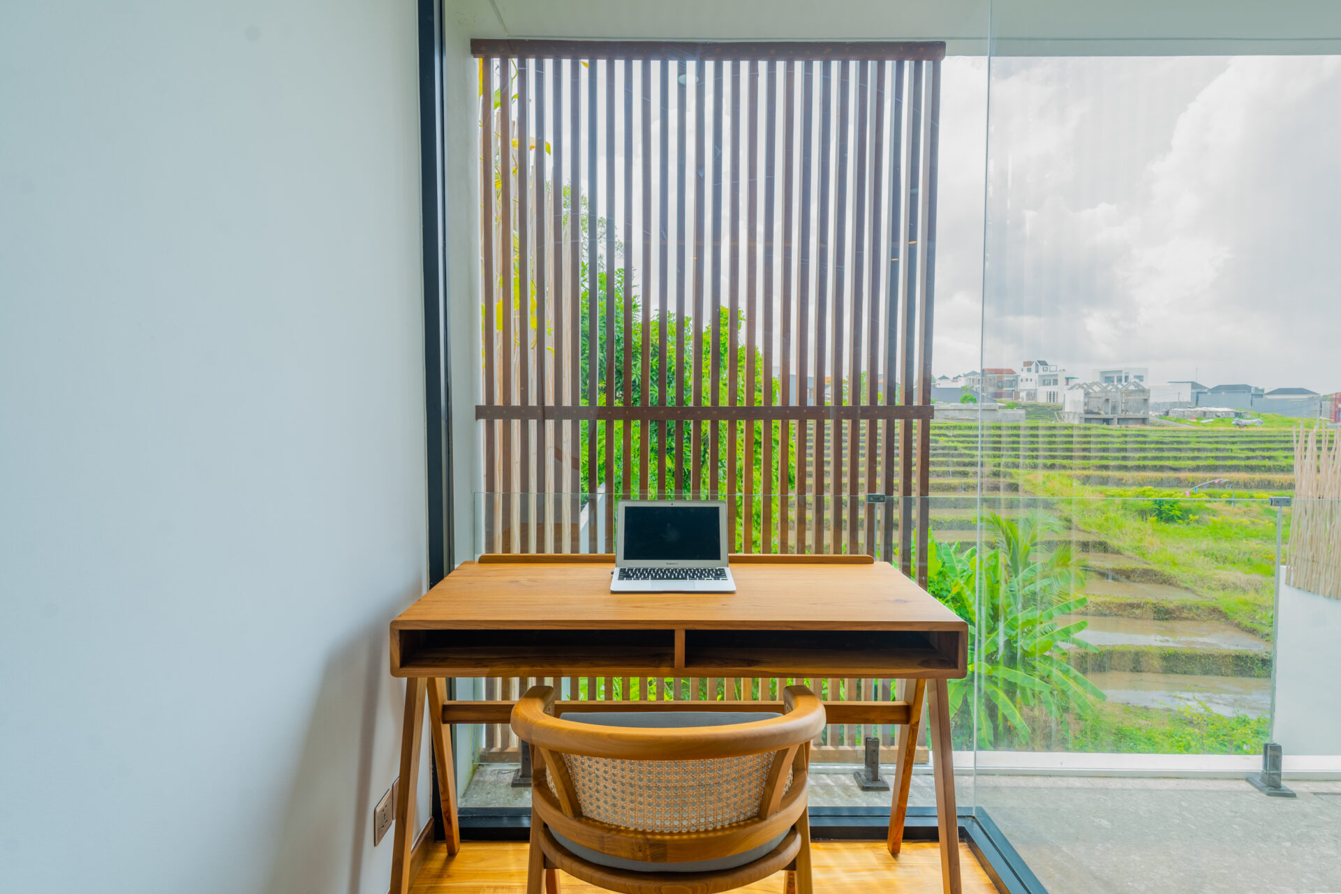 Modern 4-Bedroom Rice Field Villa in Pererenan — image 11
