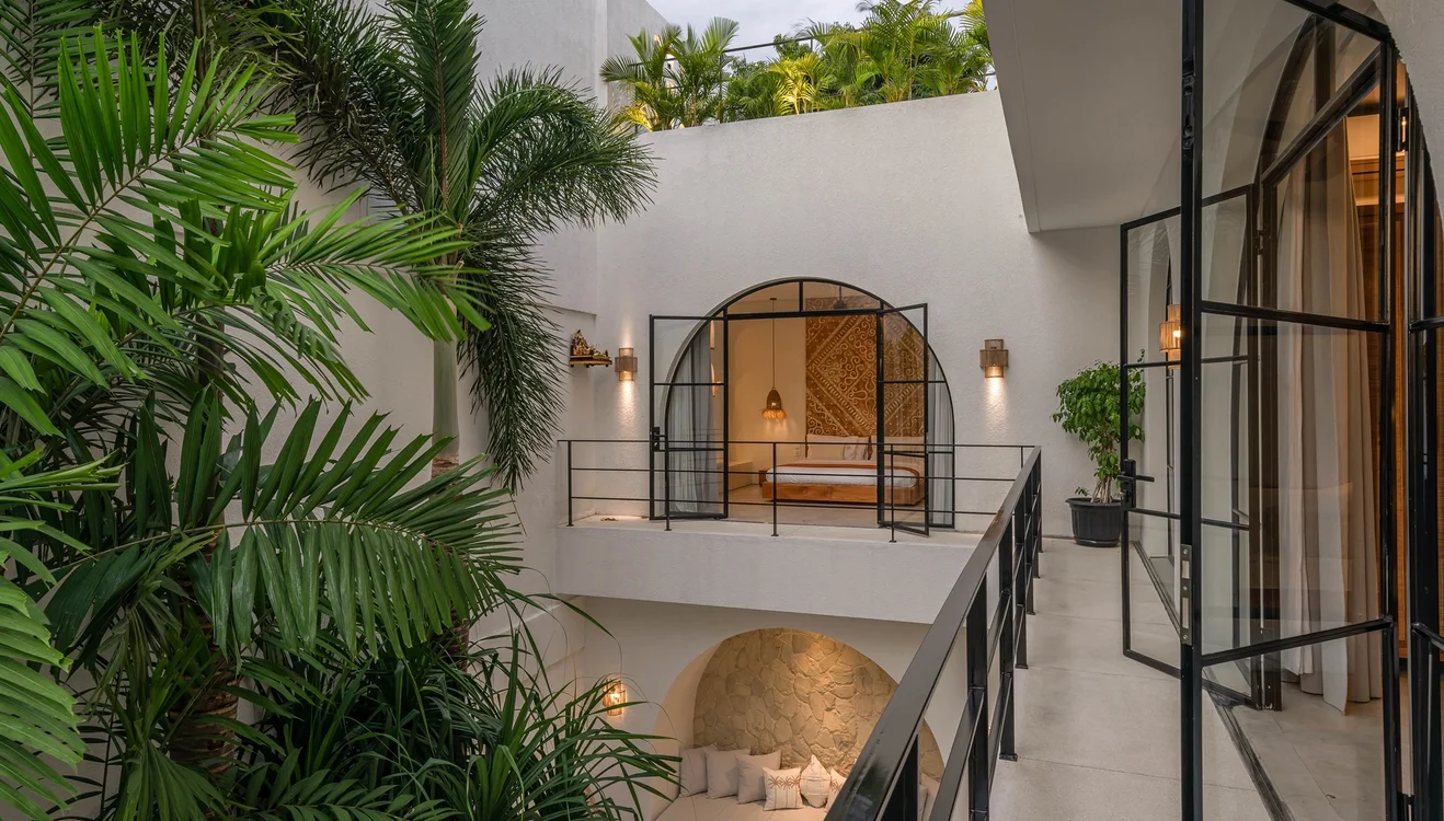 Modern 6-Bedroom Villa with Rooftop Jacuzzi & Private Pool in Umalas — image 13