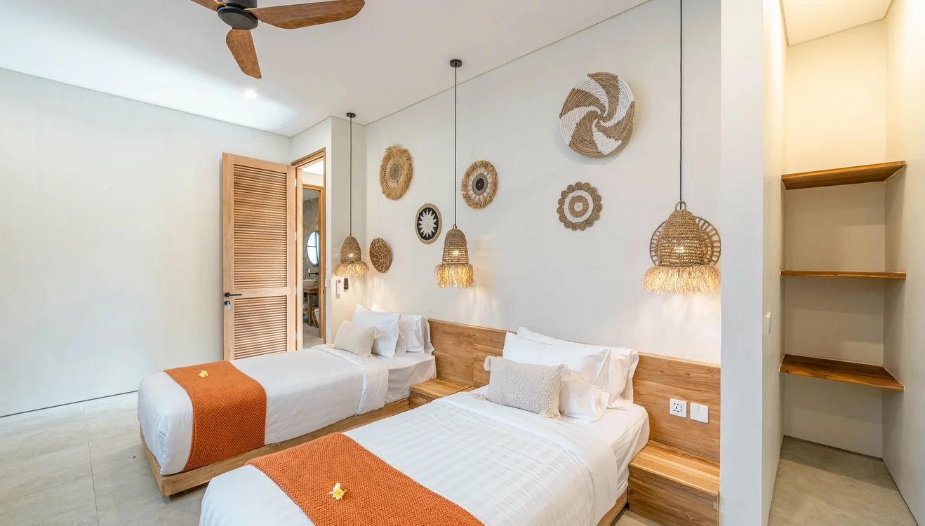 Modern 6-Bedroom Villa with Rooftop Jacuzzi & Private Pool in Umalas — image 19