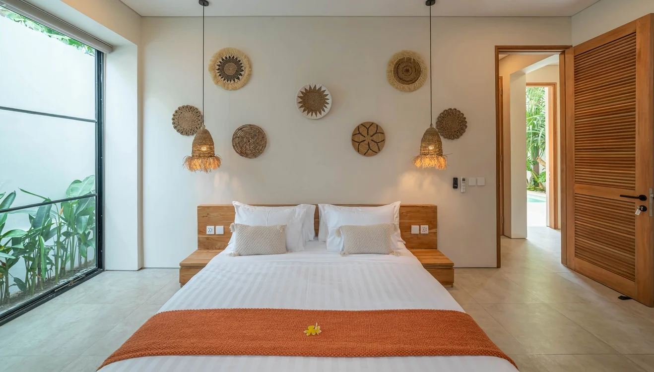Modern 6-Bedroom Villa with Rooftop Jacuzzi & Private Pool in Umalas — image 18